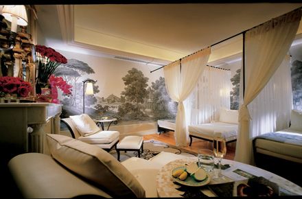 Four Seasons H&ocirc;tel George V Paris, The Champs-&Eacute;lys&eacute;es